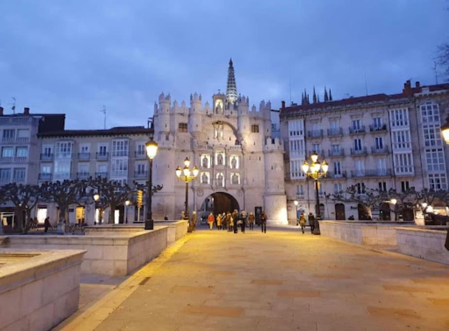 Vivienda De Uso Turistico En El Corazon De Burgos Apartment Exterior photo