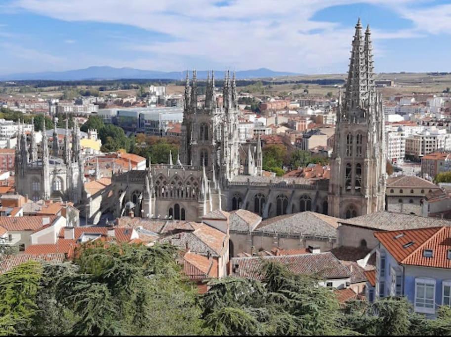Vivienda De Uso Turistico En El Corazon De Burgos Apartment Exterior photo